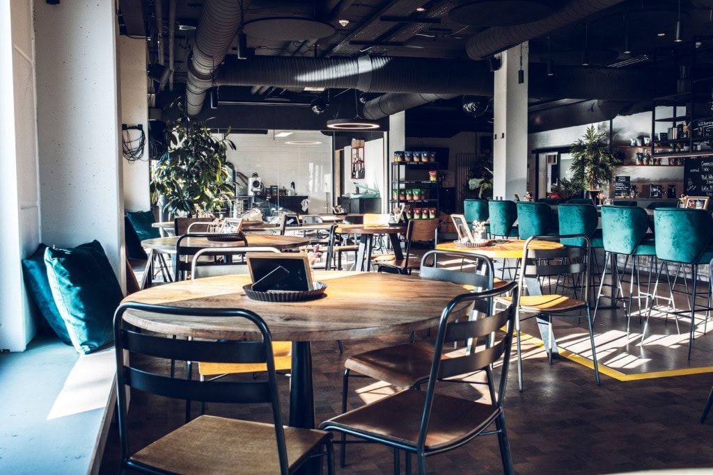 Blick über das Café Rösternest in Illertissen im Industrial Look