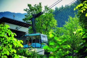 Man sieht die Karrenseilbahn in Großaufnahme.