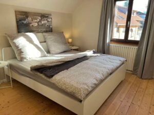 Weiteres Schlafzimmer mit Doppelbett