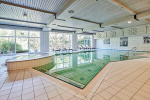 der Pool mit Babybecken im Hotel Bannwaldsee in Halblech